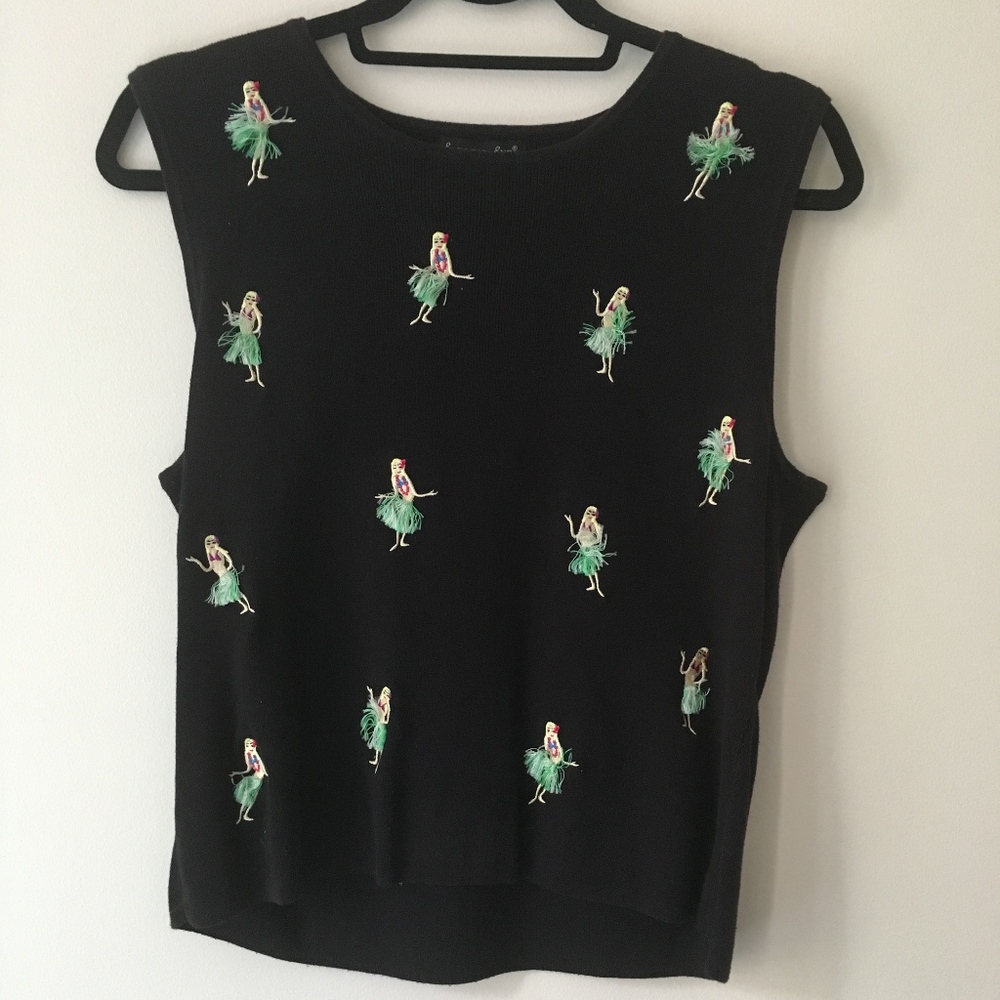 Sleeveless Sweater with Hula Girl Detail